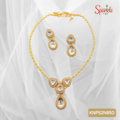 Fine Kundan Pendant Set