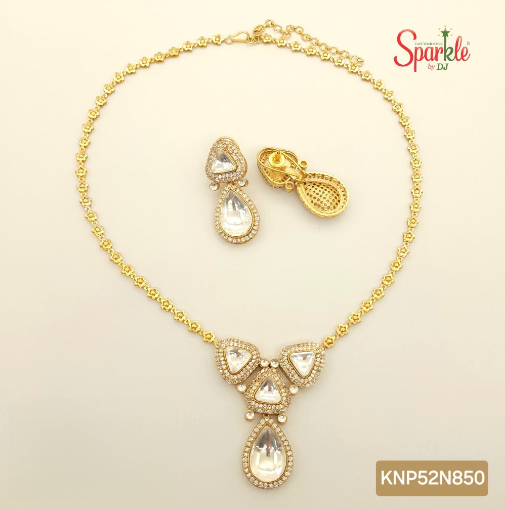 Fine Kundan Pendant Set