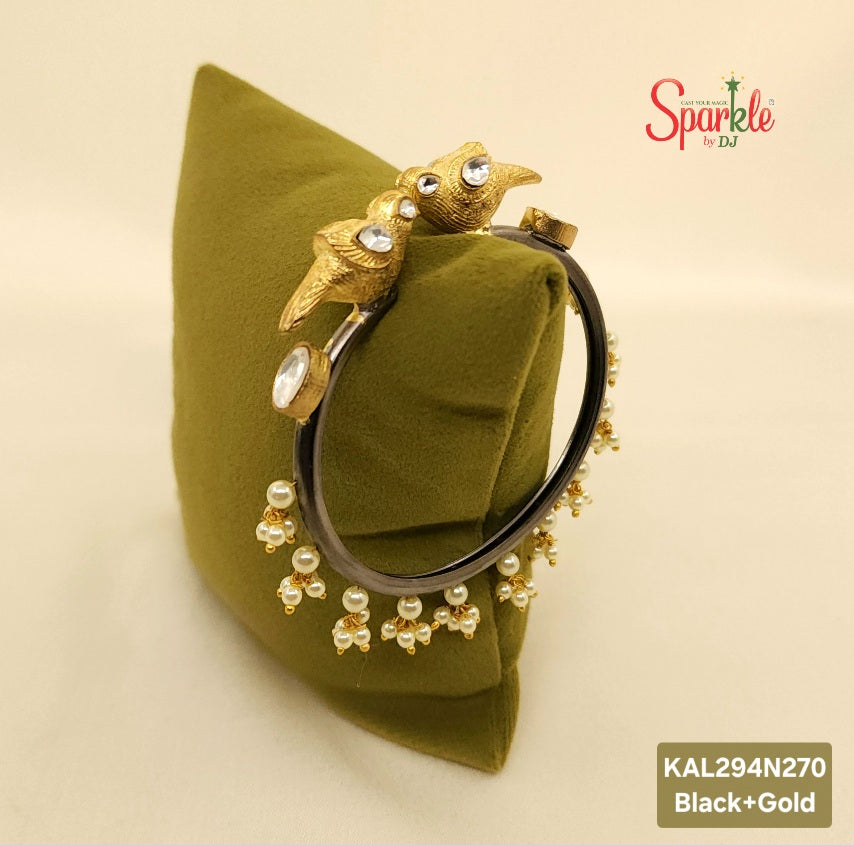 Twistable parrot kundan bracelet with pearls