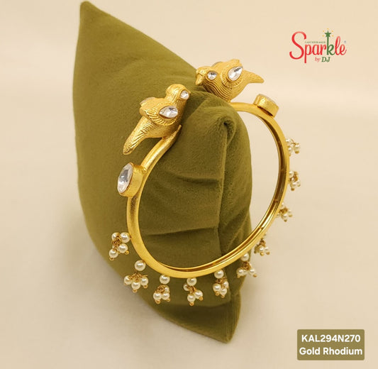 Twistable parrot kundan bracelet with pearls